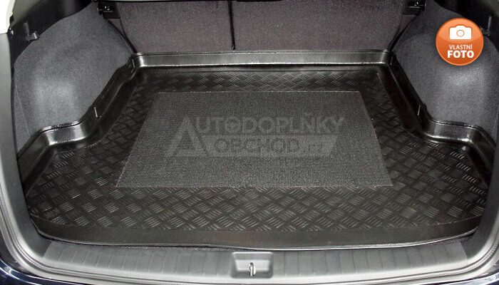 Vana do kufru přesně pasuje do zavazadlového prostoru modelu auta Subaru Outback 2004-
